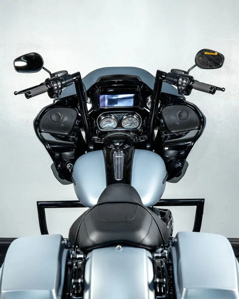 HD with black 90 angle square handlebars